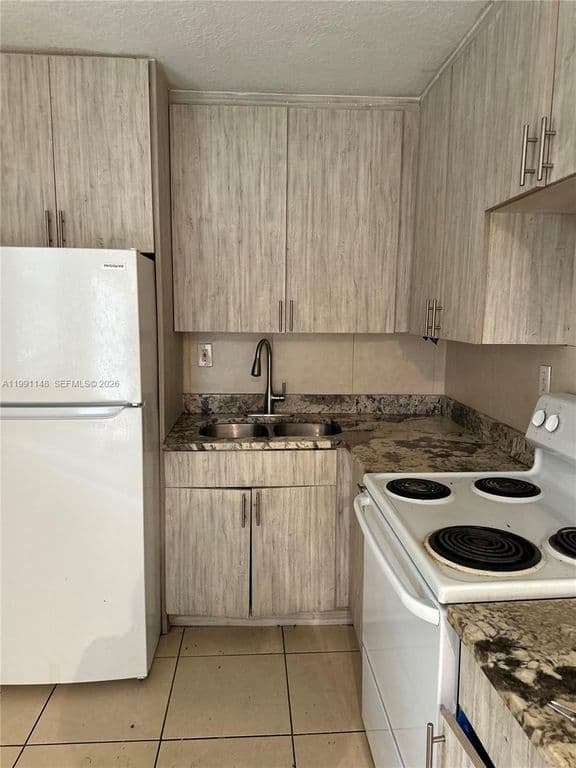 1-bedroom Condo — 12890 NE 8th Ave APT 107