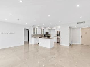 2+1 Condo — 300 Diplomat Pkwy APT 204, Hallandale, 33009