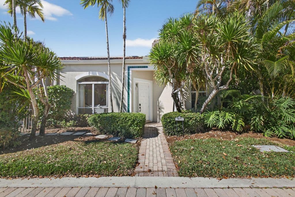 3+1 Mülk — 7671 Dahlia Court