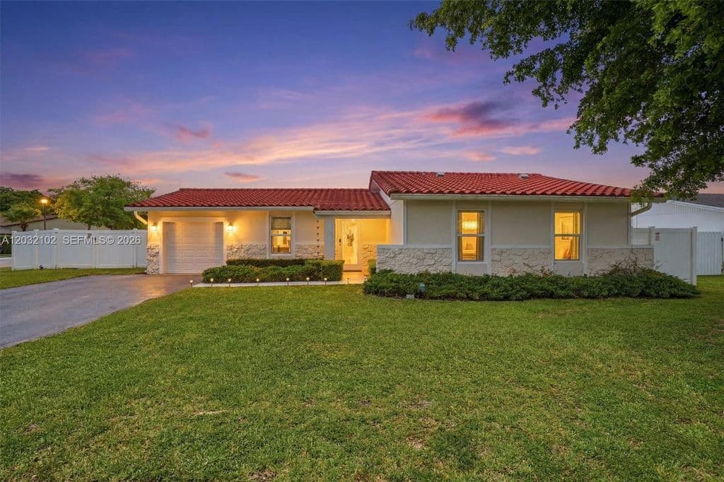4+1 Müstakil ev — 13391 SW 78th St