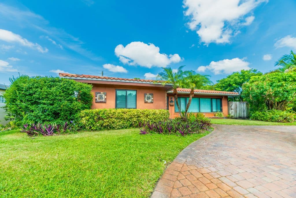 4+1 Müstakil ev — 4621 NE 18TH Terrace