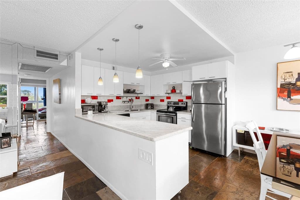 2+1 Condo — 4044 Ventnor O