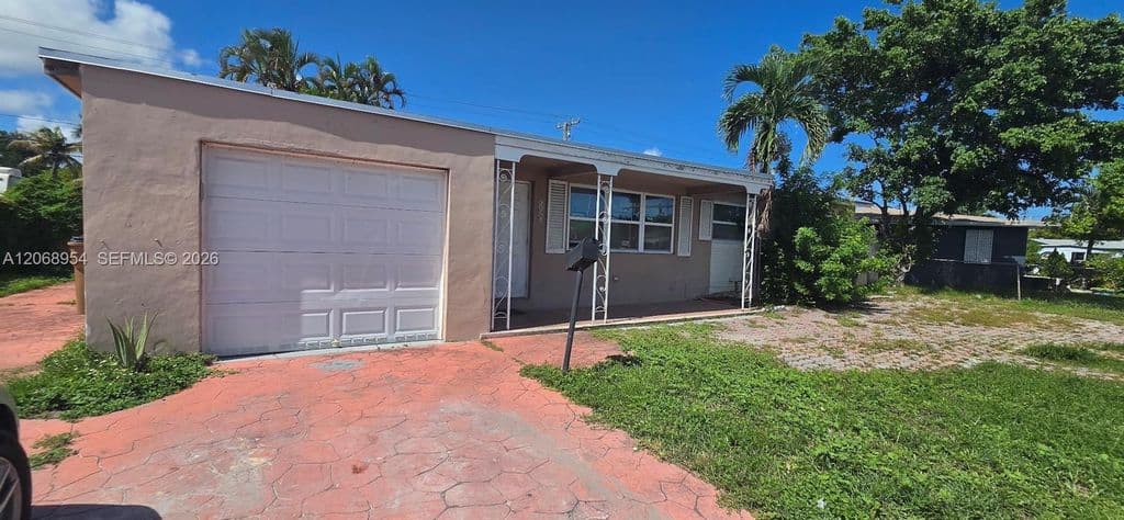 3-bedroom Single-Family Home — 601 W Sample Rd