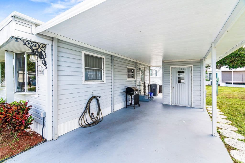 2-bedroom Condo — 8350 E Club Road