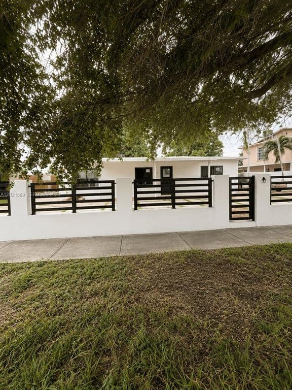 3-bedroom Single-Family Home — 1120 E 6th Ct