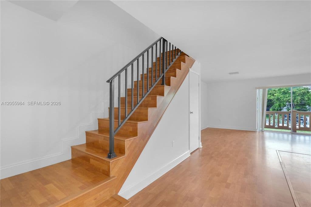2+1 Mülk — 8475 SW 137th Ave #8475