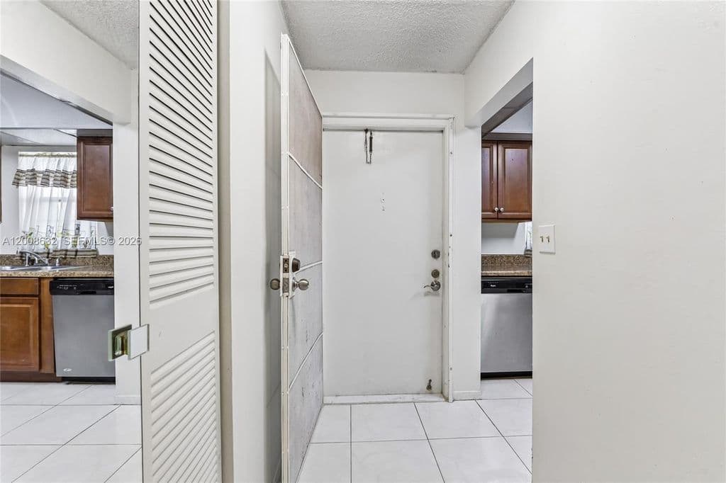 2+1 Condo — 5900 NW 44th St APT 312