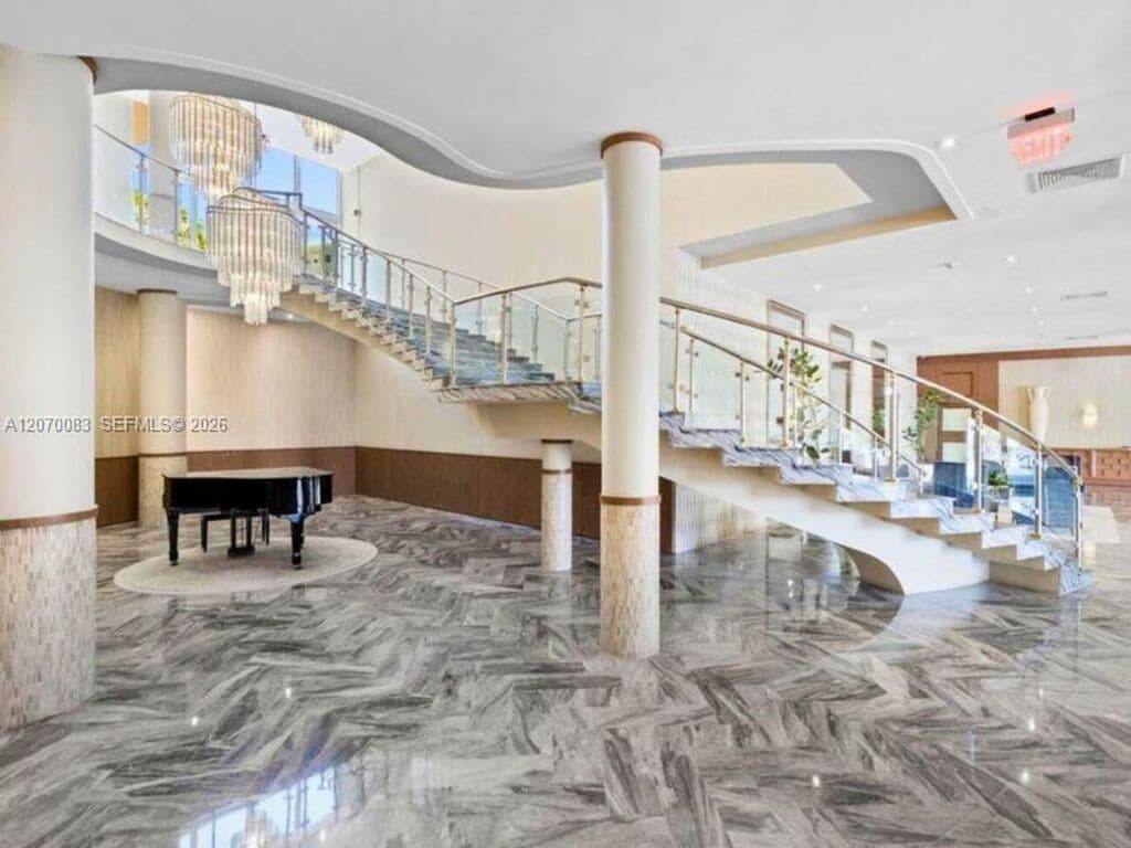 1+1 Mülk — 5401 Collins Ave APT 144