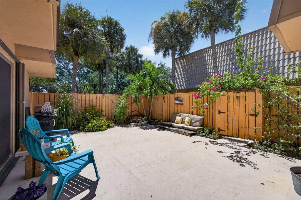 2-bedroom Property — 5107 51ST Way