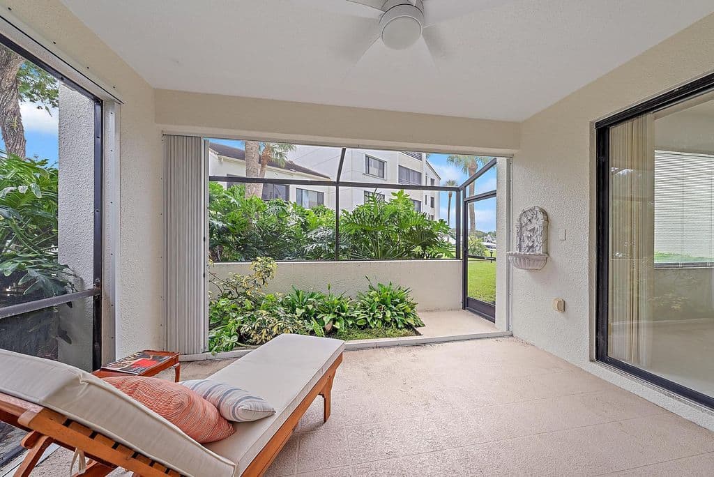 2+1 Condo — 811 Oak Harbour Drive