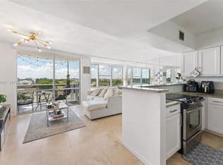 1-bedroom Condo — 900 Bay Dr APT 421, Miami Beach, 33141