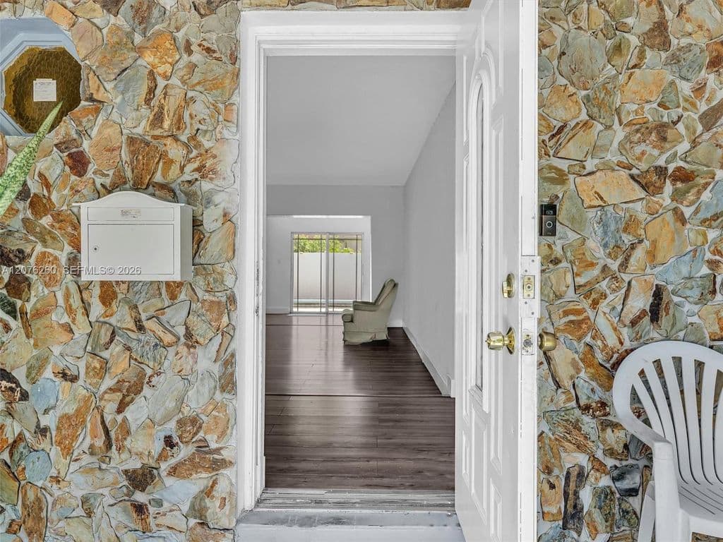 4+1 Müstakil ev — 6520 SW 7th Ct