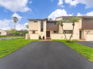 3-bedroom Townhouse — 14932 SW 89TH ST, Miami, 33196