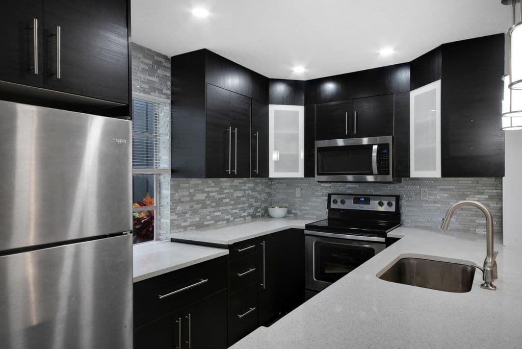 2+1 Condo — 21 Normandy A