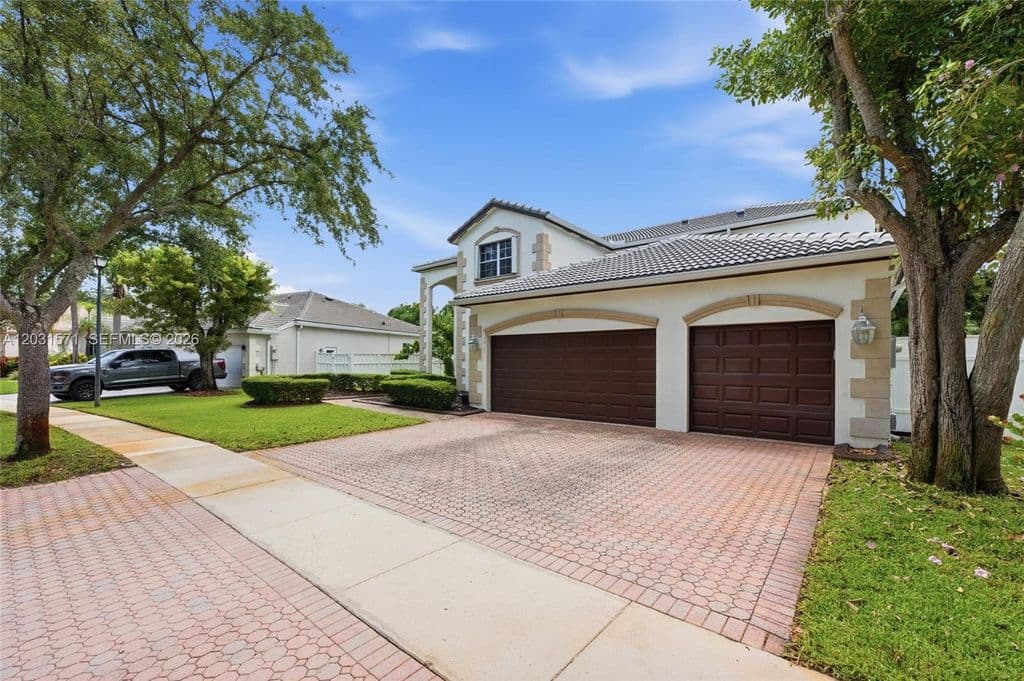 5-bedroom Single-Family Home — 3511 SW 145th Ave