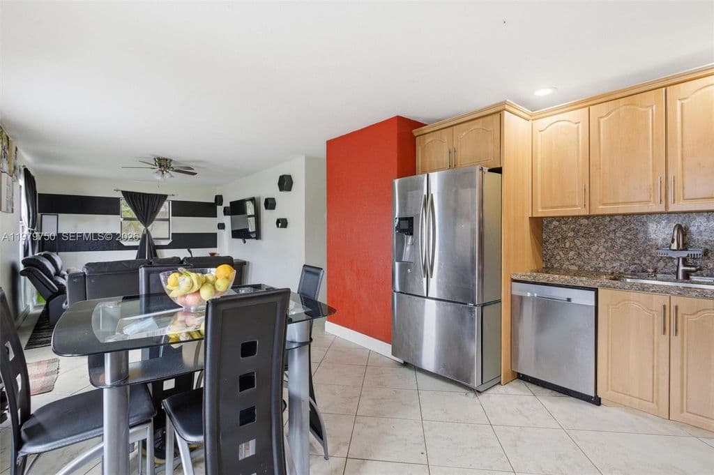 4-bedroom Single-Family Home — 720 SW 81st Ter