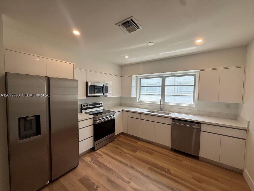 3+1 Müstakil ev — 1532 Trillo Ave