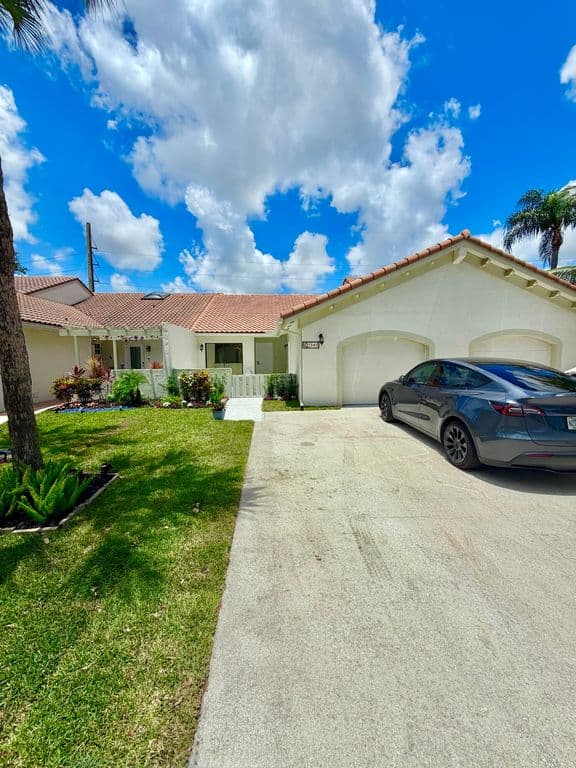 2-bedroom Single-Family Home — 21547 Altamira Avenue