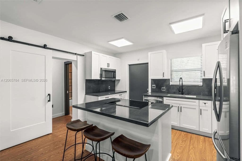 3+1 Müstakil ev — 1121 NW 57th St
