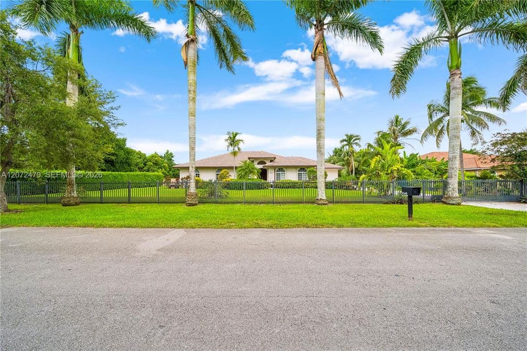 5+1 Müstakil ev — 15720 SW 252nd St