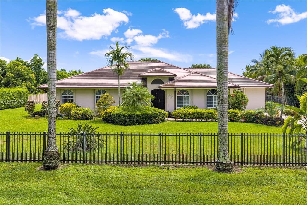 5+1 Müstakil ev — 15720 SW 252nd St