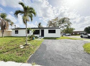 4+1 Müstakil ev — 2401 SW 50th Ter, Plantation, 33317