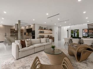 4+1 Müstakil ev — 2265 SW 4th St, Miami, 33135