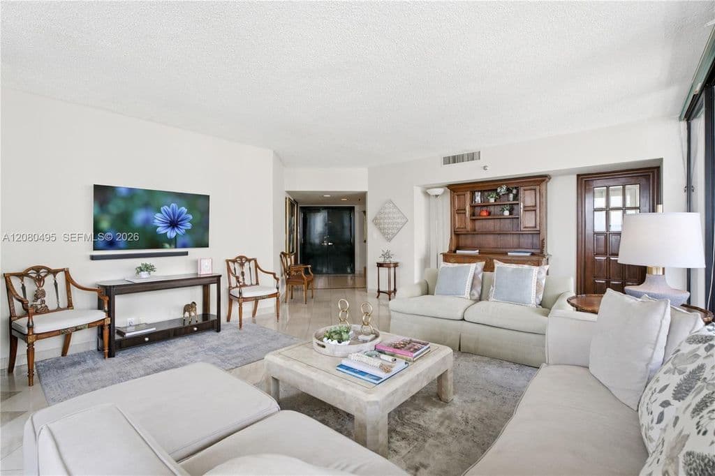 3-bedroom Condo — 520 Brickell Key Dr APT A1616