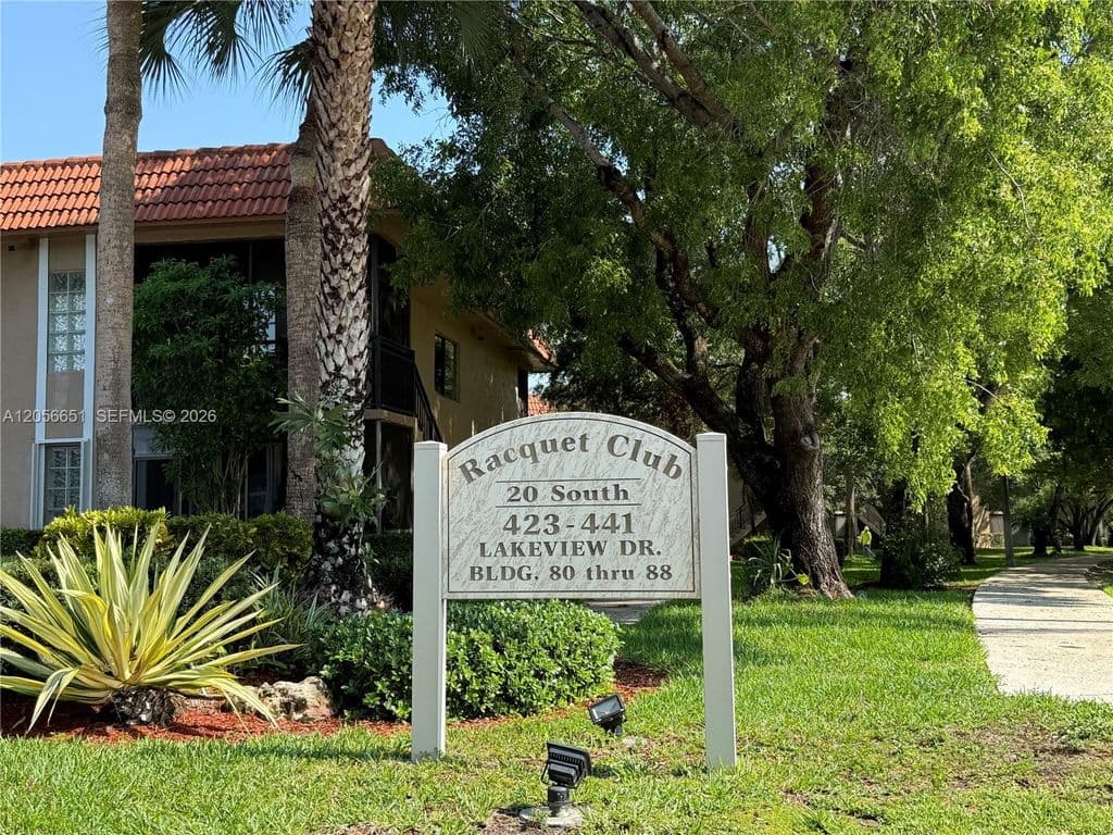 2-bedroom Condo — 435 Lakeview Dr APT 201