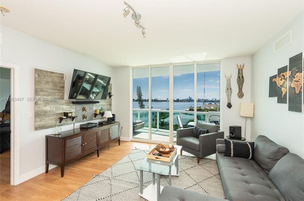 2+1 Condo — 7910 Harbor Island Dr APT 502
