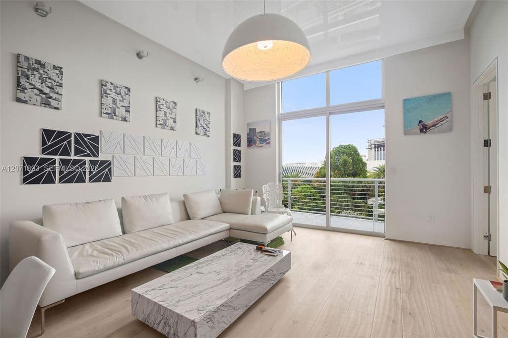 1-bedroom Condo — 2001 Meridian Ave APT 518