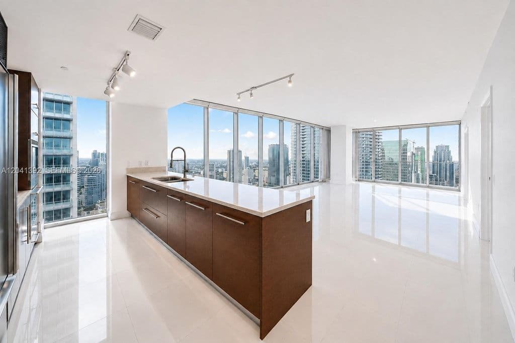 2-bedroom Condo — 475 Brickell Ave APT 4715