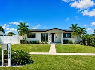 3+1 Müstakil ev — 11925 SW 185th Ter, Miami, 33177