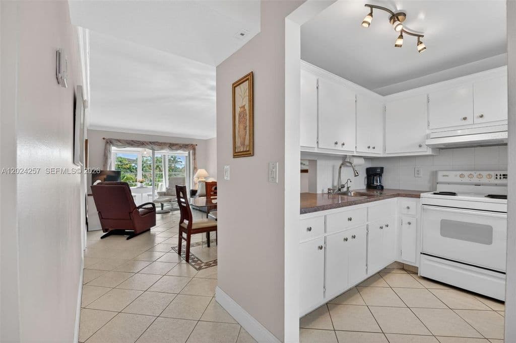 1+1 Condo — 2800 NW 47th Ter APT 303B