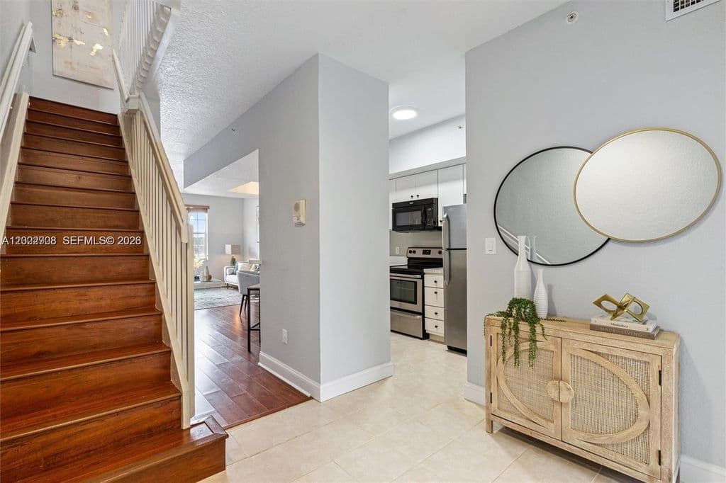 3+1 Mülk — 745 SW 148th Ave APT 804