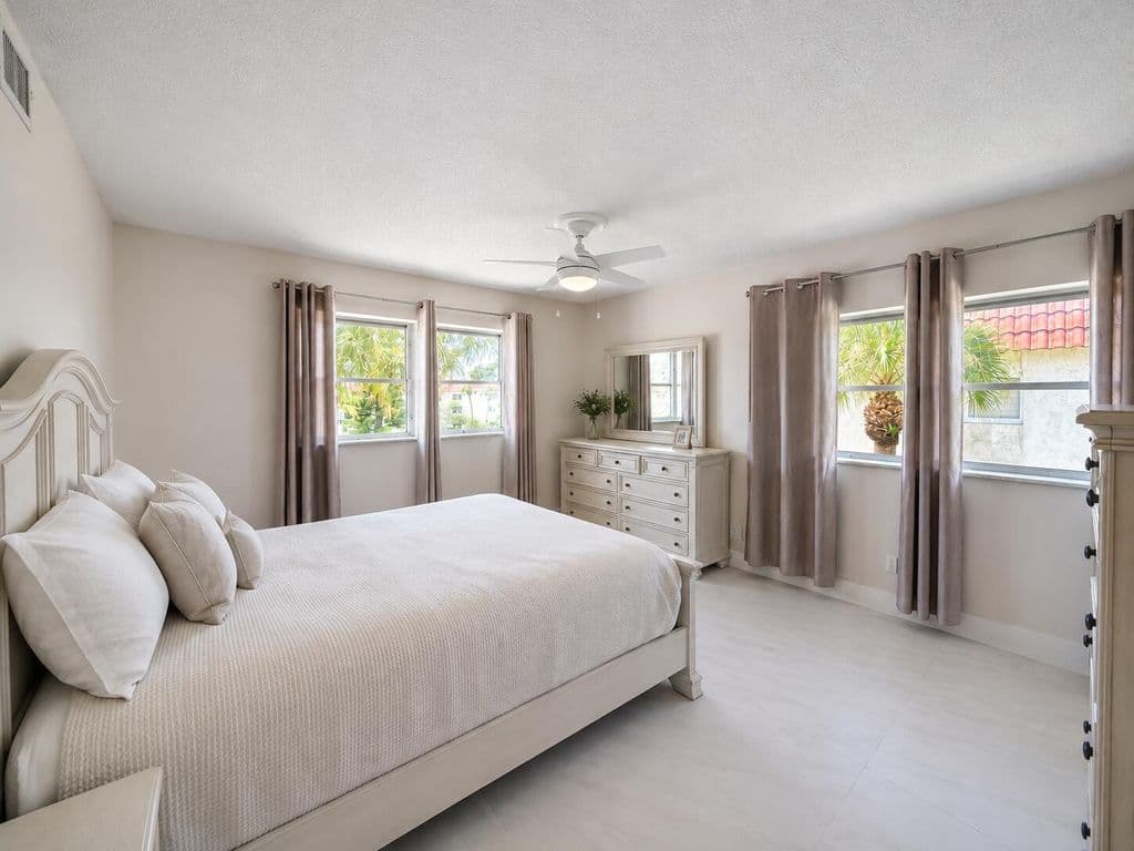 2+1 Condo — 9411 N Hollybrook Lake Drive #310