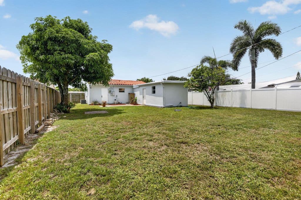 3-bedroom Single-Family Home — 2427 Harding Street