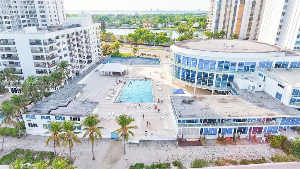 2-bedroom Property — 5445 Collins Ave APT P2
