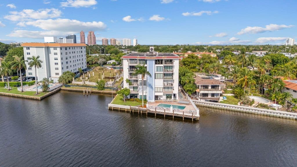 1-bedroom Condo — 1839 Middle River Drive #501