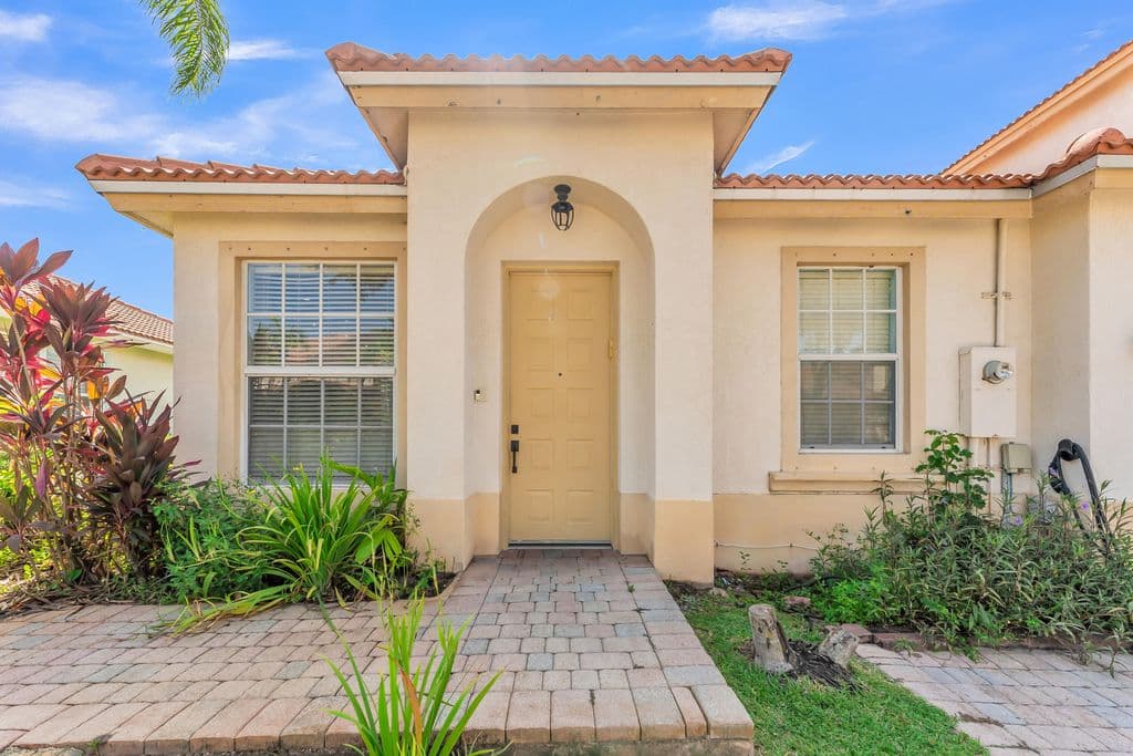 3-bedroom Property — 1723 NW 78TH Way #1723
