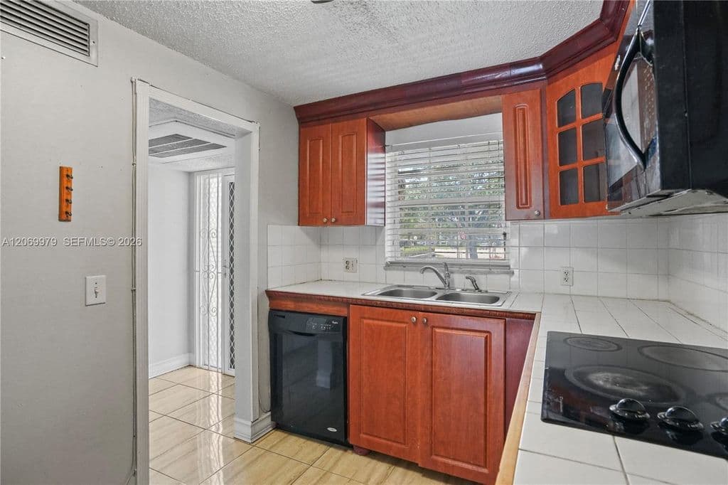 1-bedroom Condo — 661 N University Dr #1103