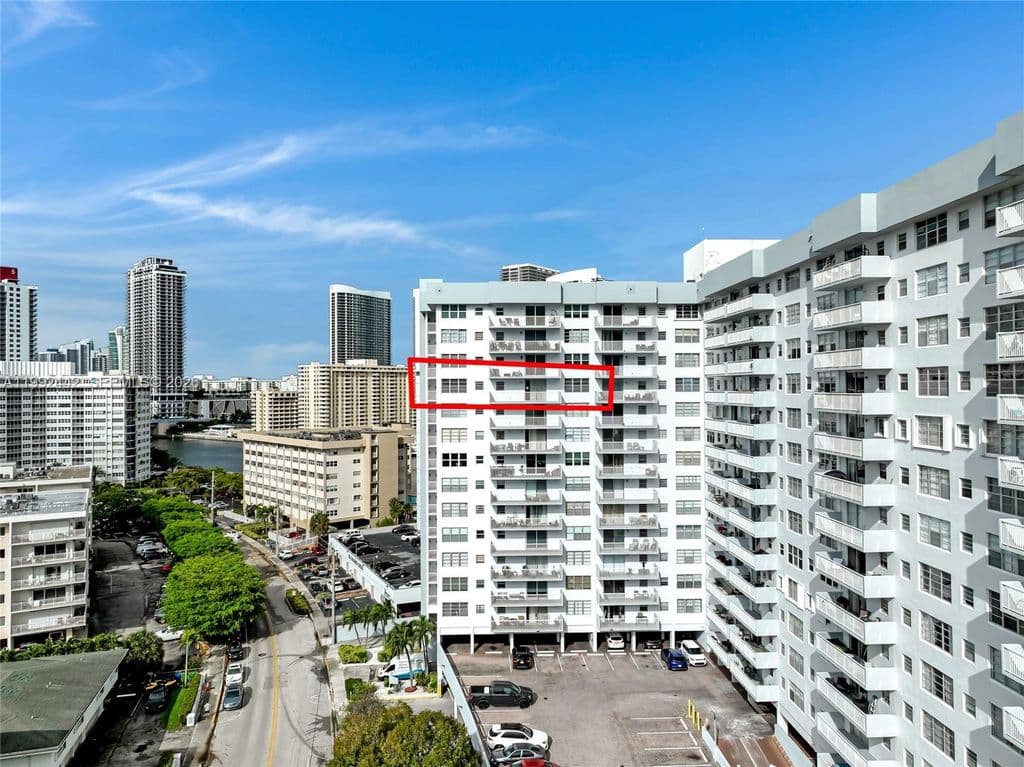 2-bedroom Condo — 137 Golden Isles Dr APT 1214