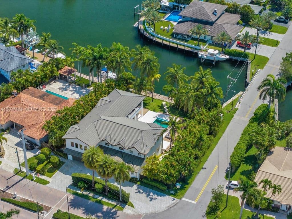 6-bedroom Single-Family Home — 431 Layne Blvd