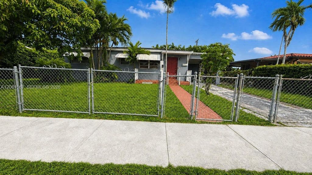 3-bedroom Single-Family Home — 7800 SW 34th Ter