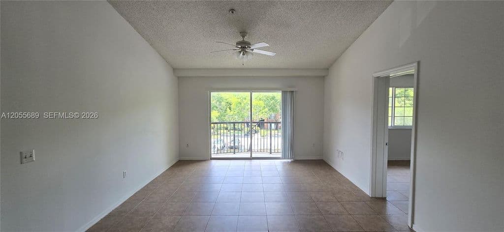 2+1 Condo — 4149 N Haverhill Rd APT 1619
