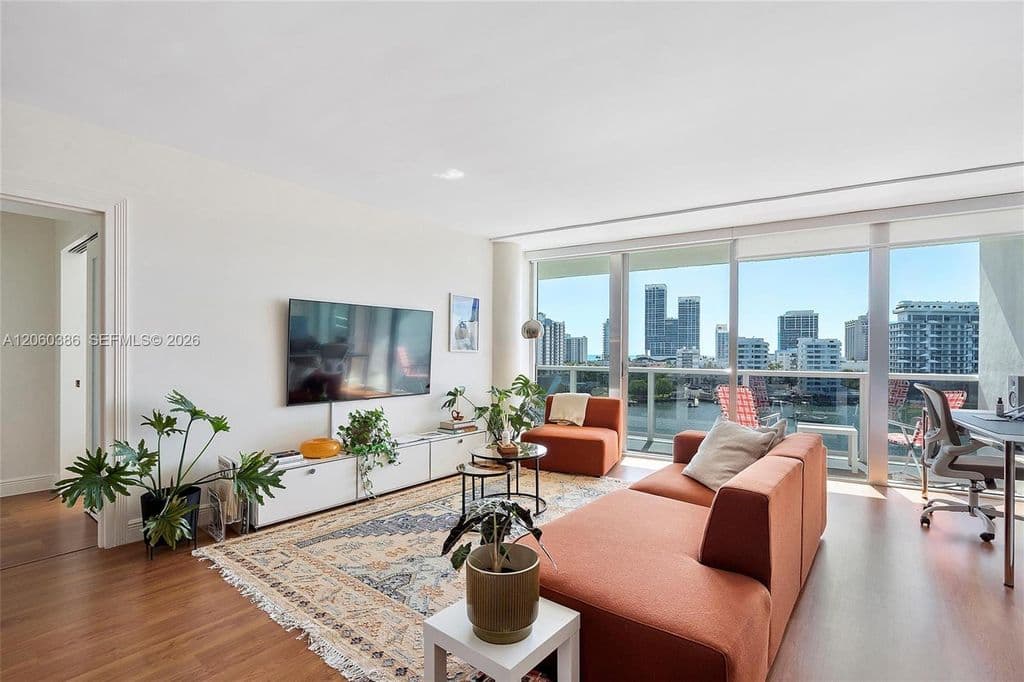 1-bedroom Condo — 900 Bay Dr APT 716