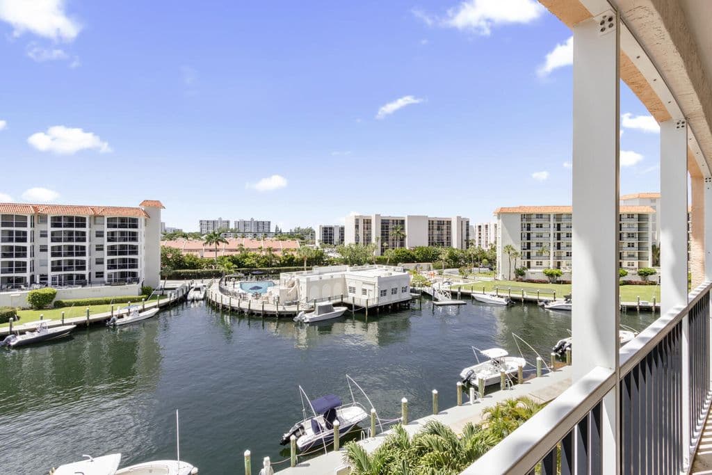 1+1 Condo — 2871 N Ocean Boulevard #V443