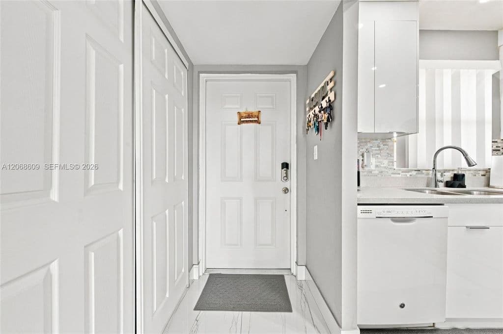 2-bedroom Condo — 2741 N Pine Island Rd APT 302