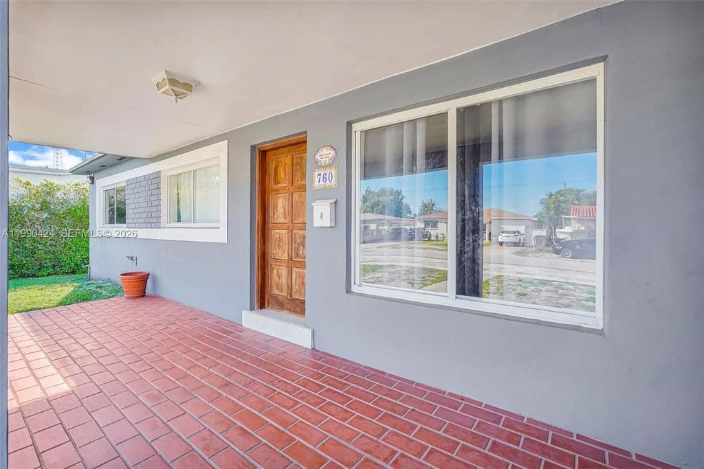 6+1 Müstakil ev — 760 E 55th St