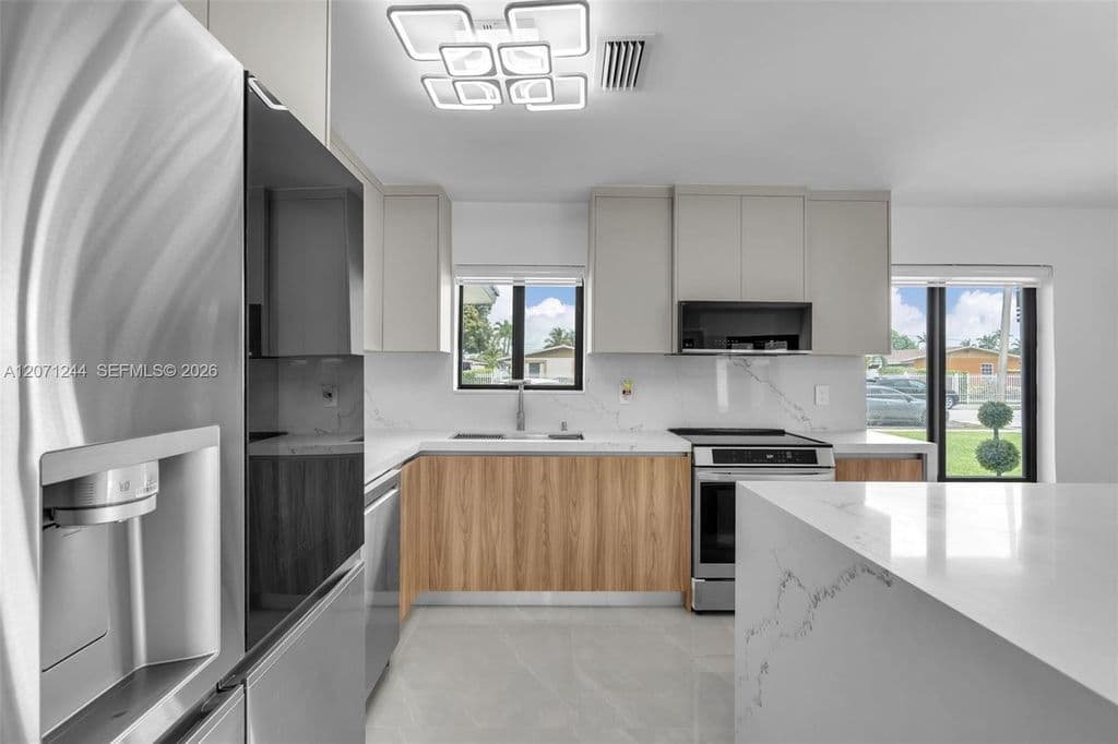 5-bedroom Single-Family Home — 4450 NW 169th Ter